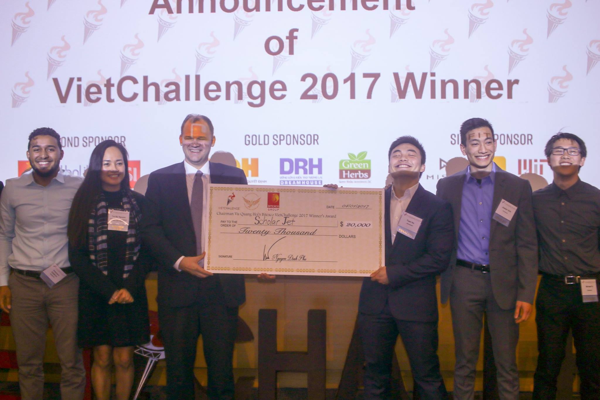 VietChallenge 2017 Winner – ScholarJet $20,000 prize